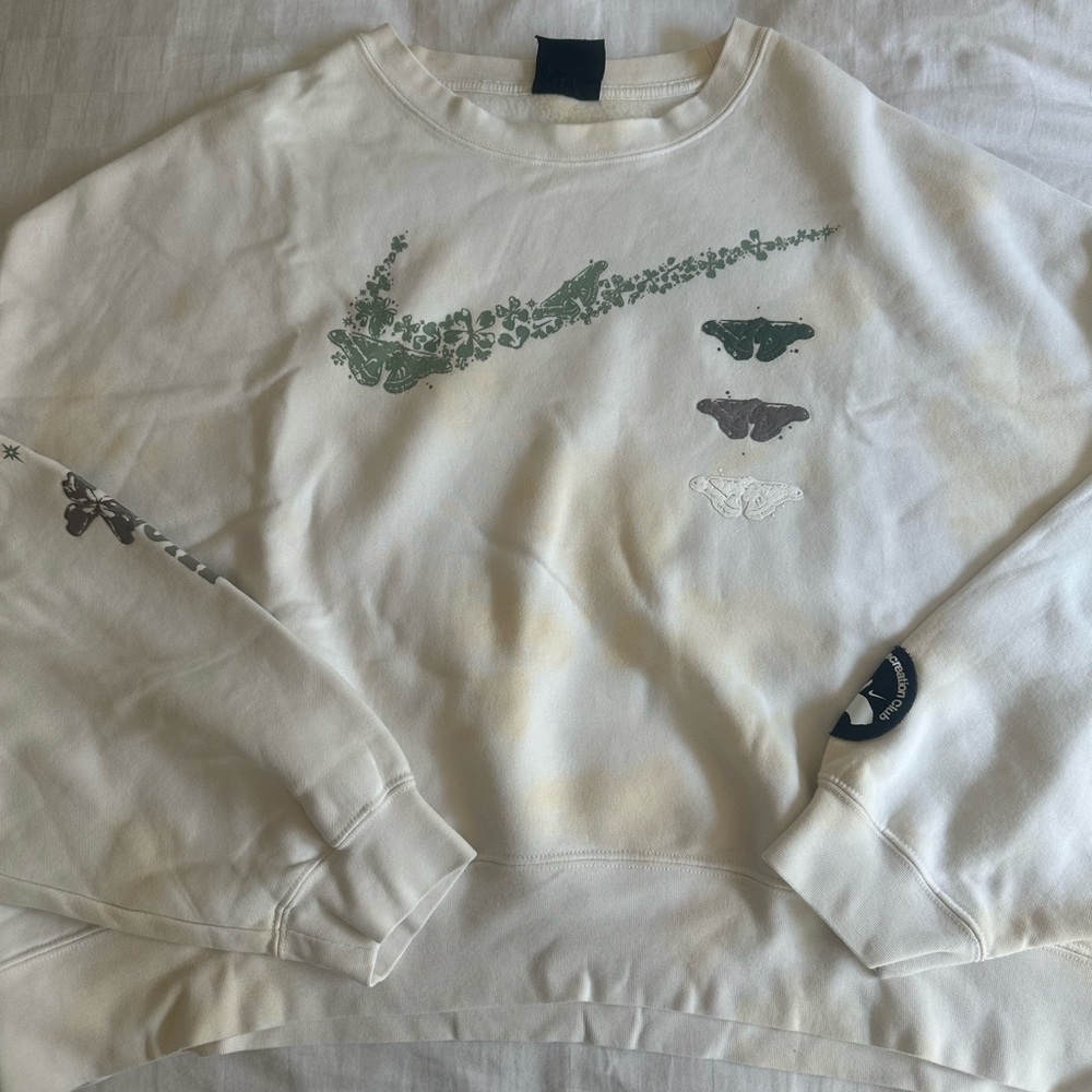 Nike White Sweatshirt with Green and Brown Accents